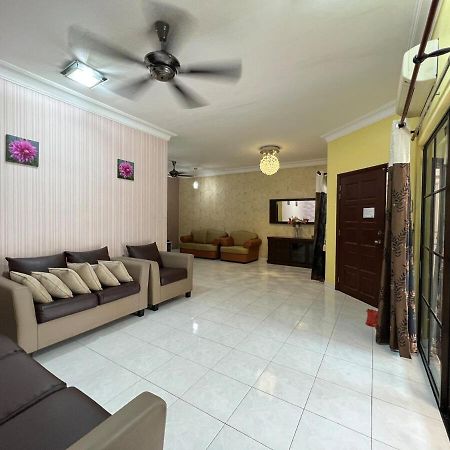 Rini Utama Homestay สกูได ภายนอก รูปภาพ