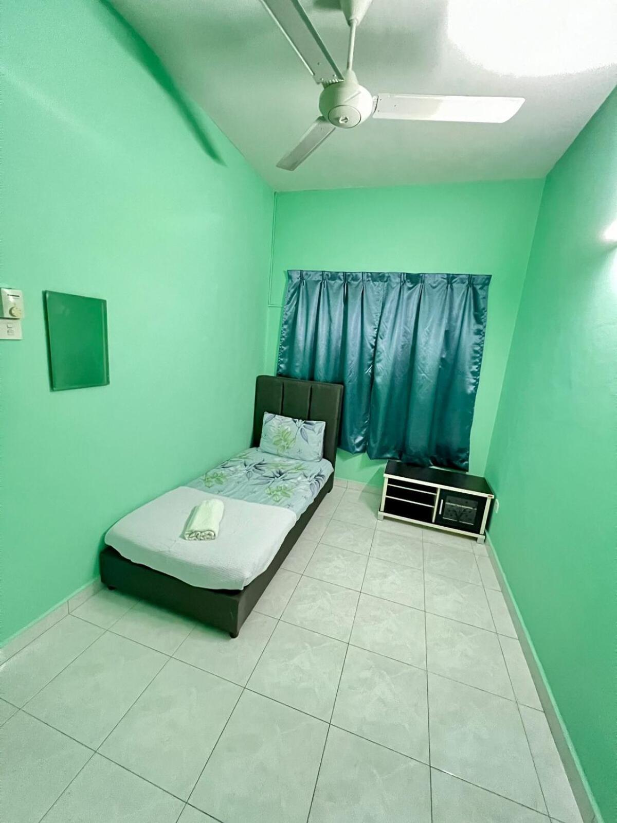 Rini Utama Homestay สกูได ภายนอก รูปภาพ