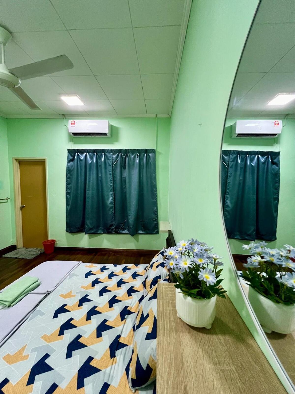 Rini Utama Homestay สกูได ภายนอก รูปภาพ