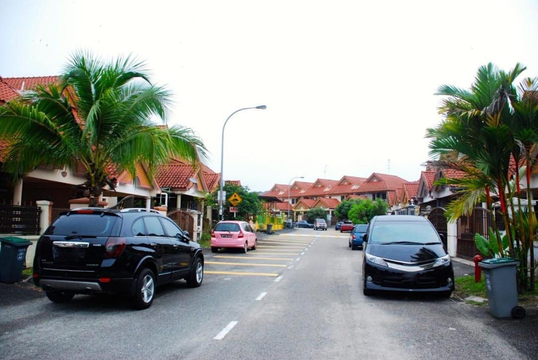 Rini Utama Homestay สกูได ภายนอก รูปภาพ