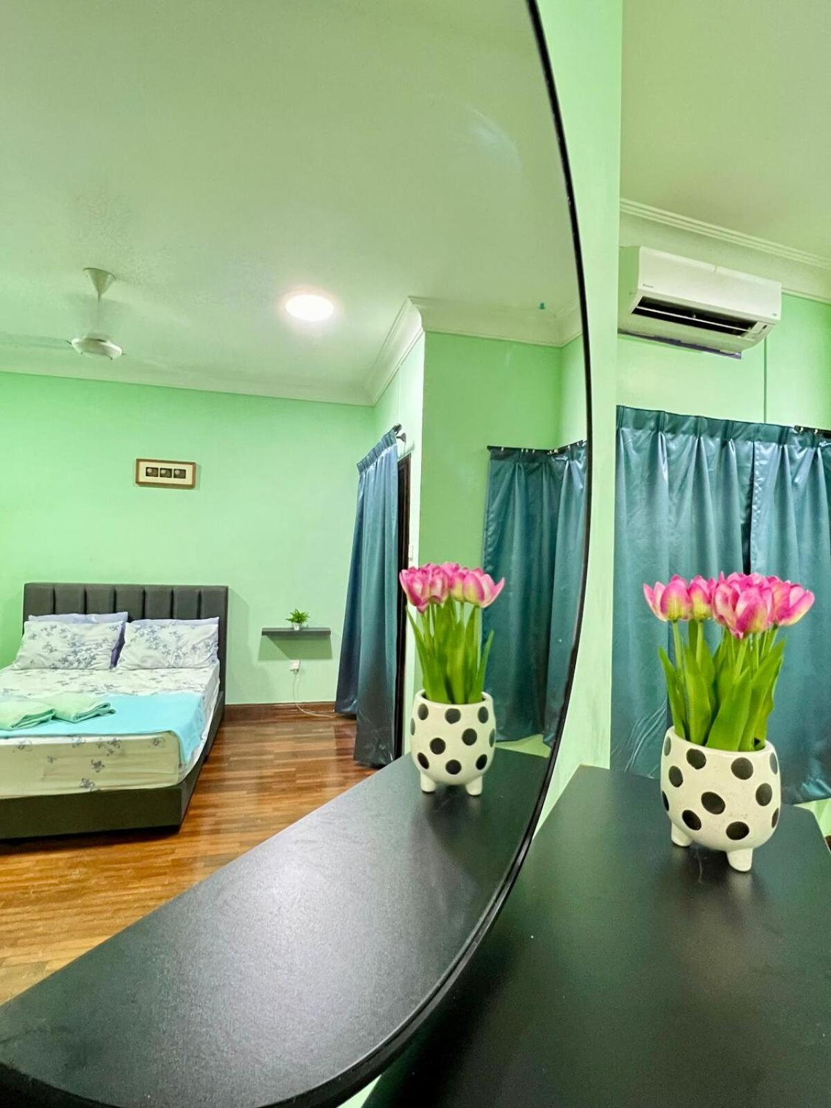 Rini Utama Homestay สกูได ภายนอก รูปภาพ