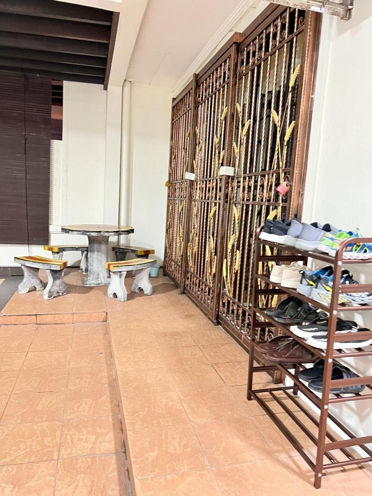 Rini Utama Homestay สกูได ภายนอก รูปภาพ