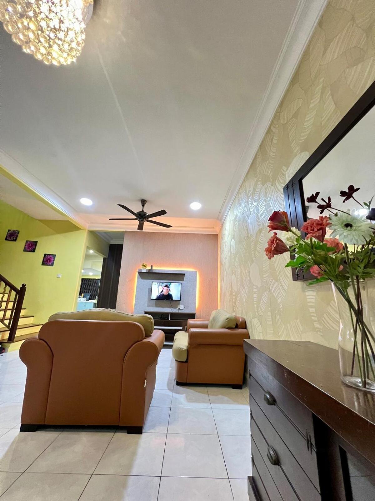 Rini Utama Homestay สกูได ภายนอก รูปภาพ