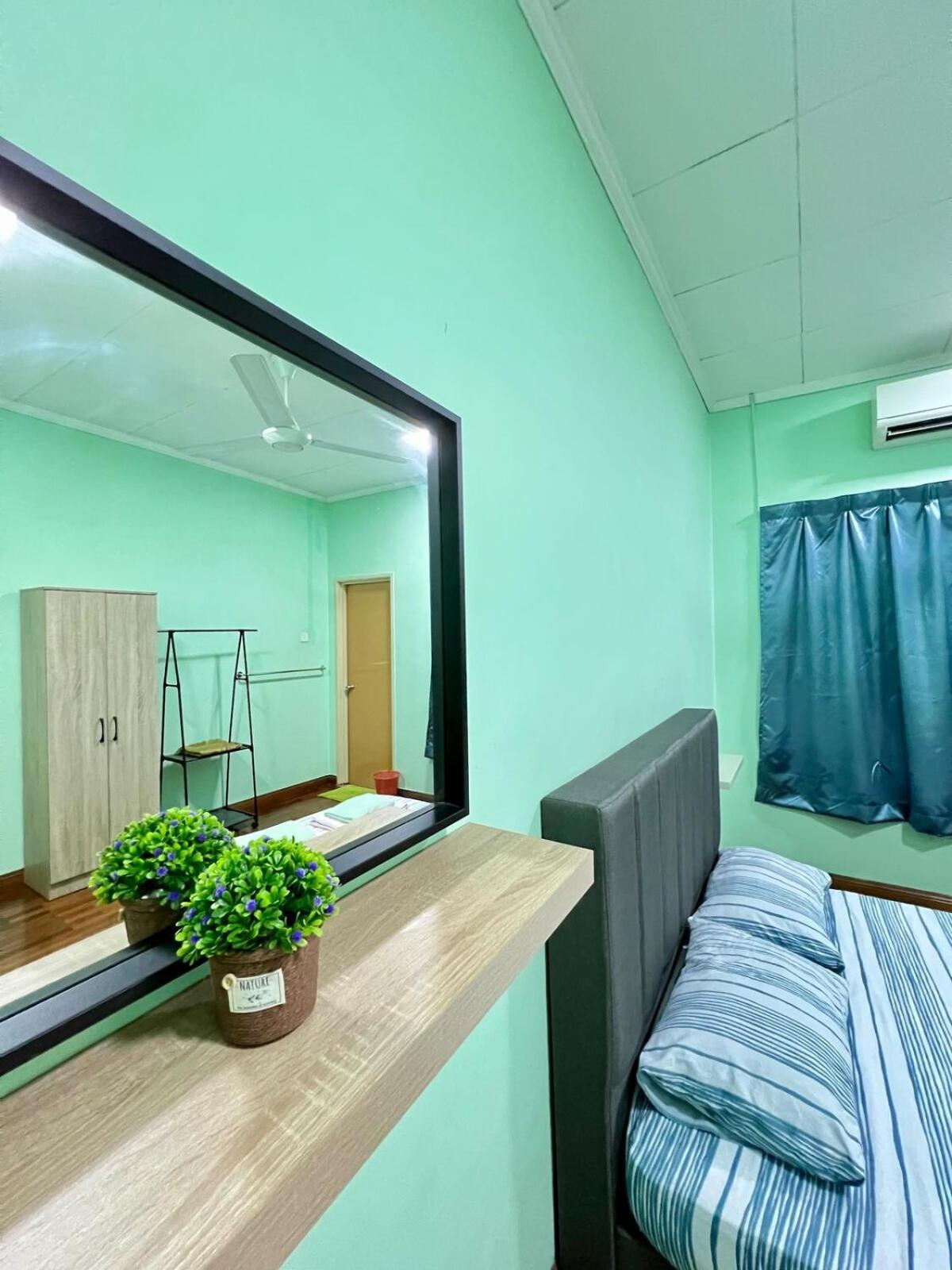 Rini Utama Homestay สกูได ภายนอก รูปภาพ