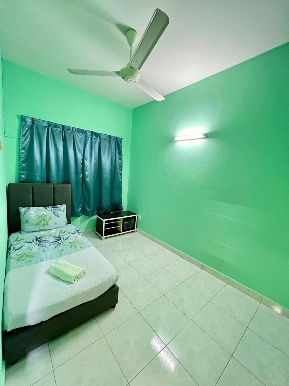 Rini Utama Homestay สกูได ภายนอก รูปภาพ