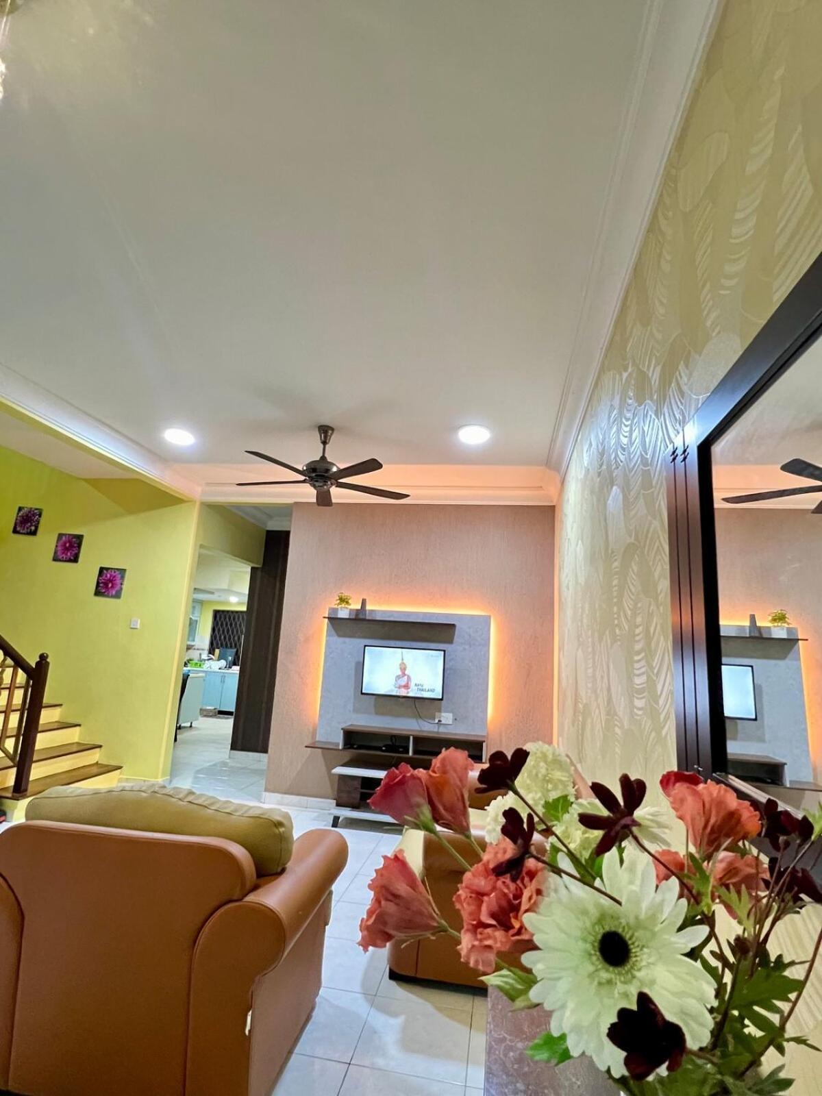 Rini Utama Homestay สกูได ภายนอก รูปภาพ