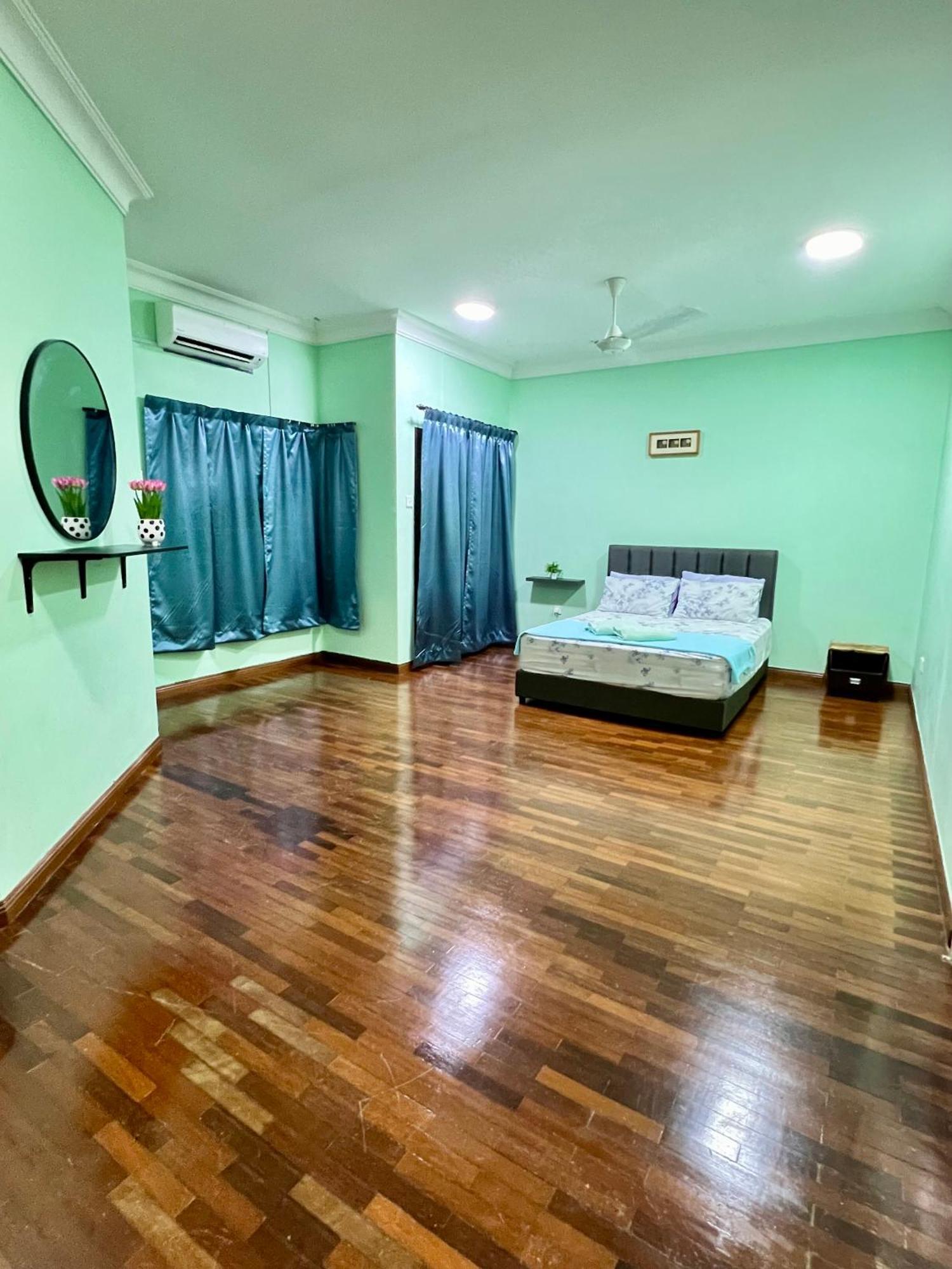 Rini Utama Homestay สกูได ภายนอก รูปภาพ